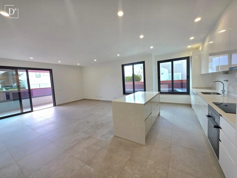 Apartamento T3 para Venda em Quarteira Foto 8