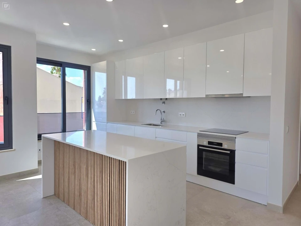 Apartamento T3 para Venda em Quarteira Foto 2