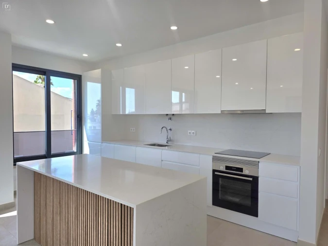 Apartamento T3 para Venda em Quarteira Foto 3