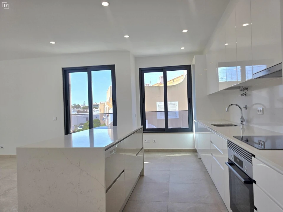 Apartamento T3 para Venda em Quarteira Foto 4