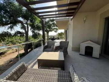 Moradia T5 para Venda em Albufeira e Olhos de Água