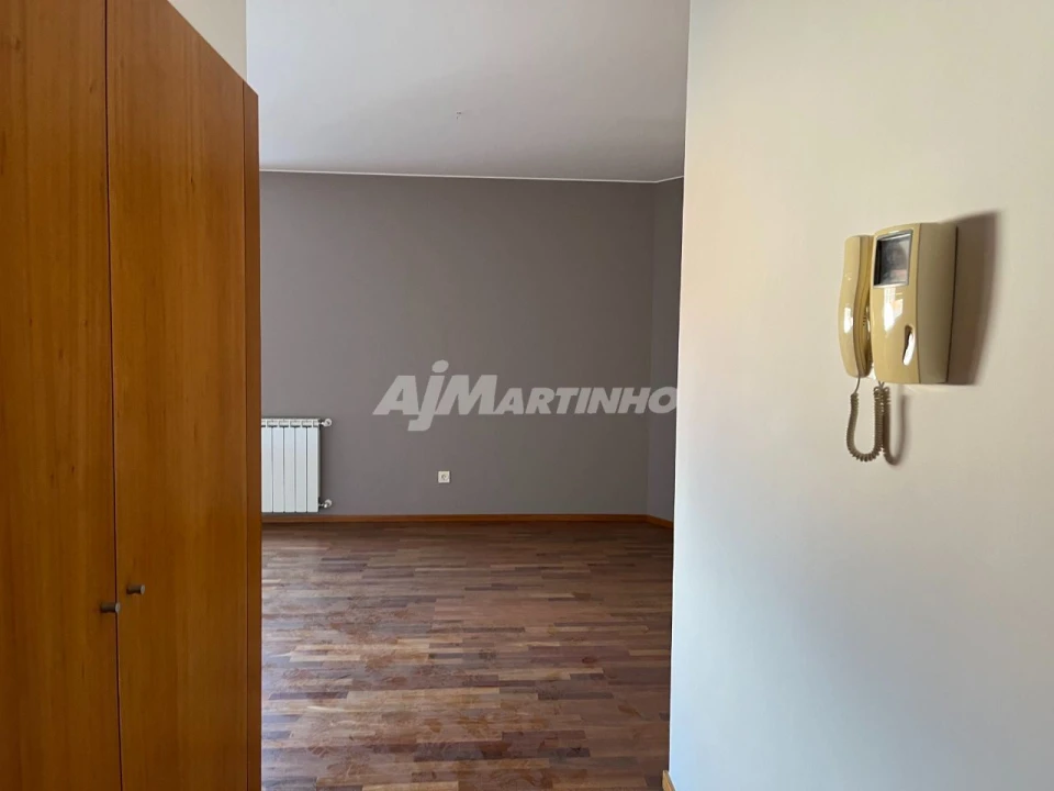 Apartamento T2 para Arrendamento em Bonfim Foto 2