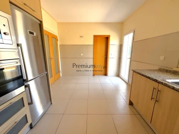 Moradia T2 para Venda em Ferreiras