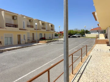 Moradia T2 para Venda em Ferreiras