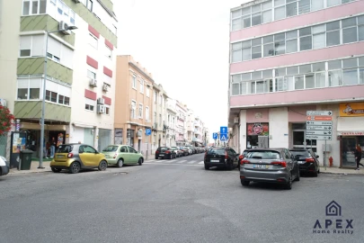 Loja para Arrendamento em Beato