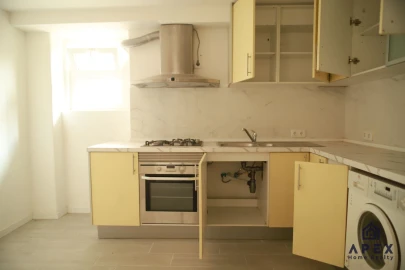 Loja para Arrendamento em Beato