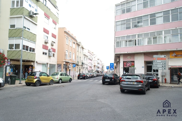 Loja para Arrendamento em Beato Foto 7