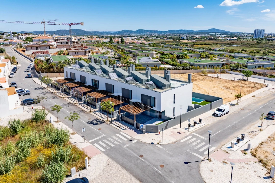 Moradia T4 para Venda em Montenegro Foto 39