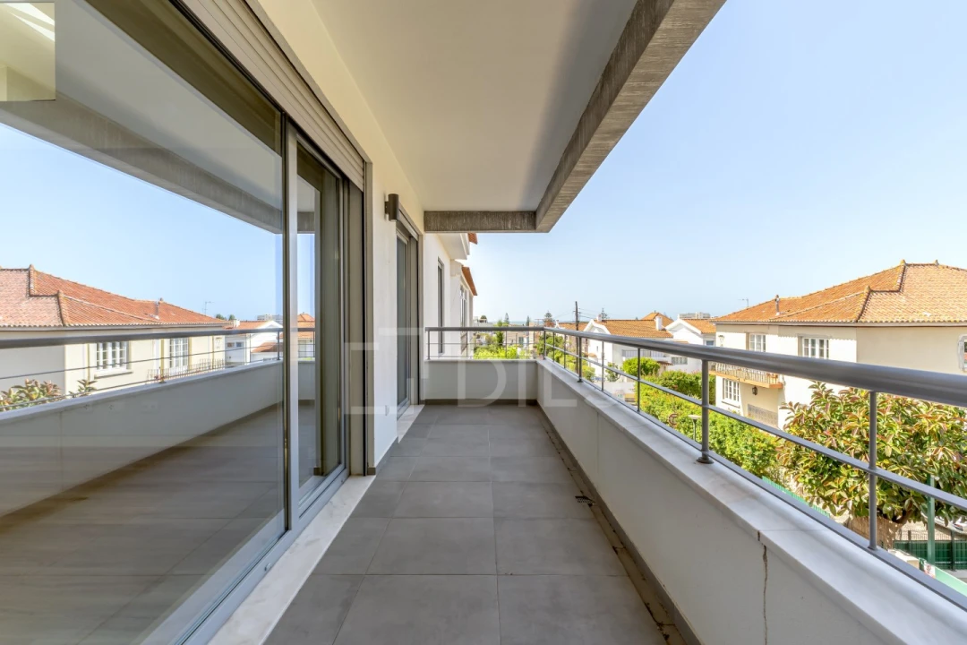 Apartamento T3 para Venda em Carcavelos e Parede Foto 2