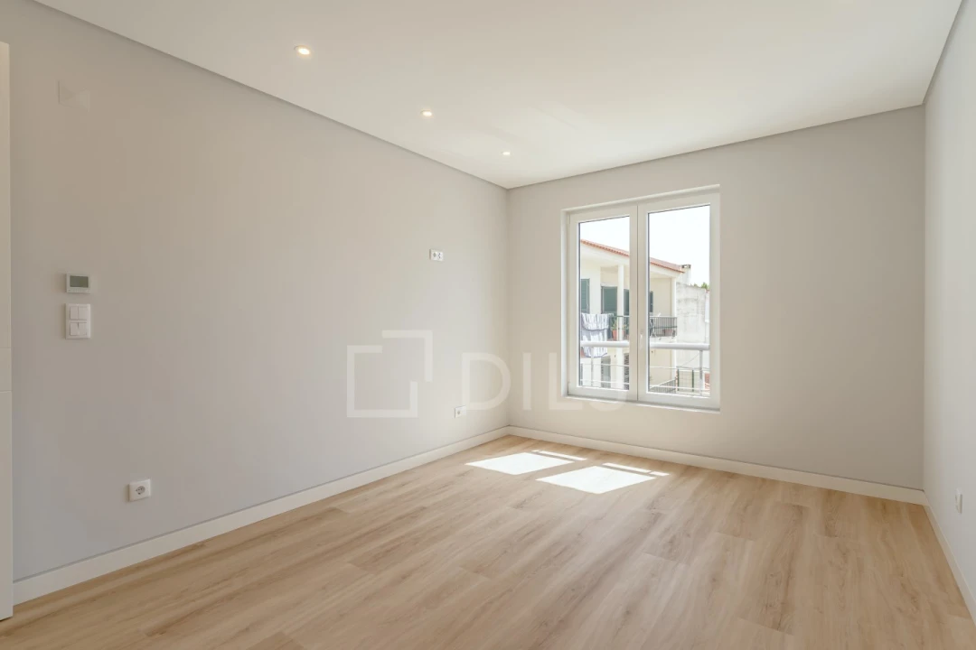 Apartamento T3 para Venda em Carcavelos e Parede Foto 17