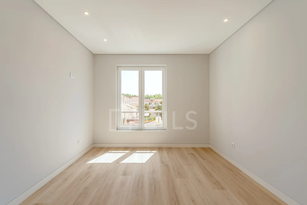 Apartamento T3 para Venda em Carcavelos e Parede Foto 25