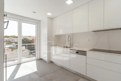 Apartamento T3 para Venda em Carcavelos e Parede