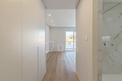 Apartamento T3 para Venda em Carcavelos e Parede