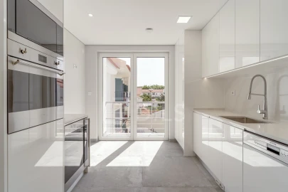 Apartamento T3 para Venda em Carcavelos e Parede