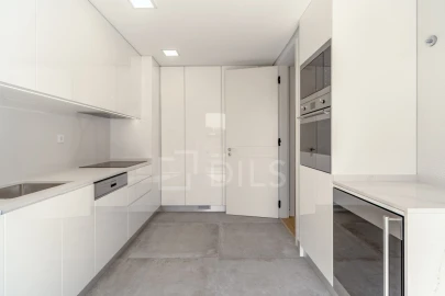 Apartamento T3 para Venda em Carcavelos e Parede