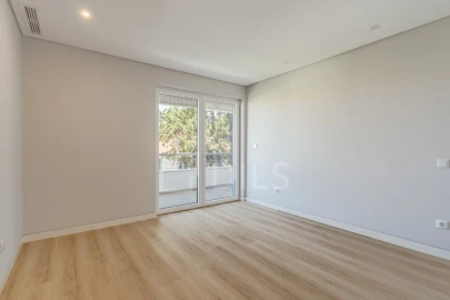 Apartamento T3 para Venda em Carcavelos e Parede