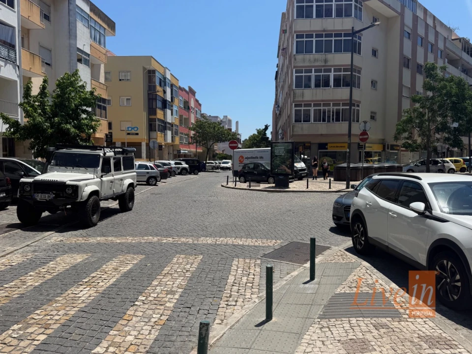 Loja para Arrendamento em Algueirão-Mem Martins Foto 1