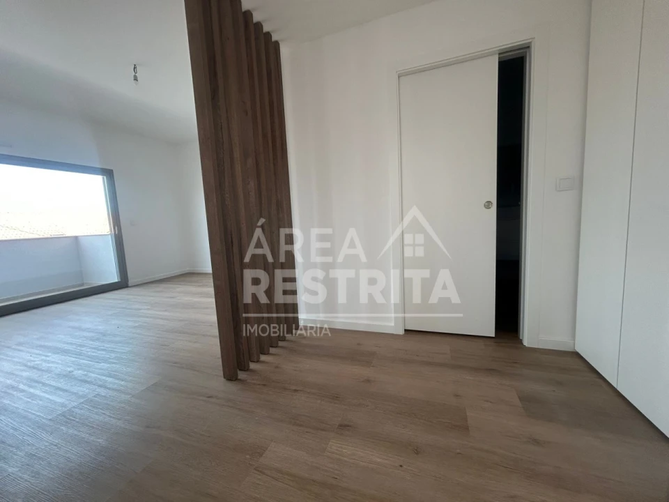 Apartamento T2 para Venda em Quinta do Conde Foto 3