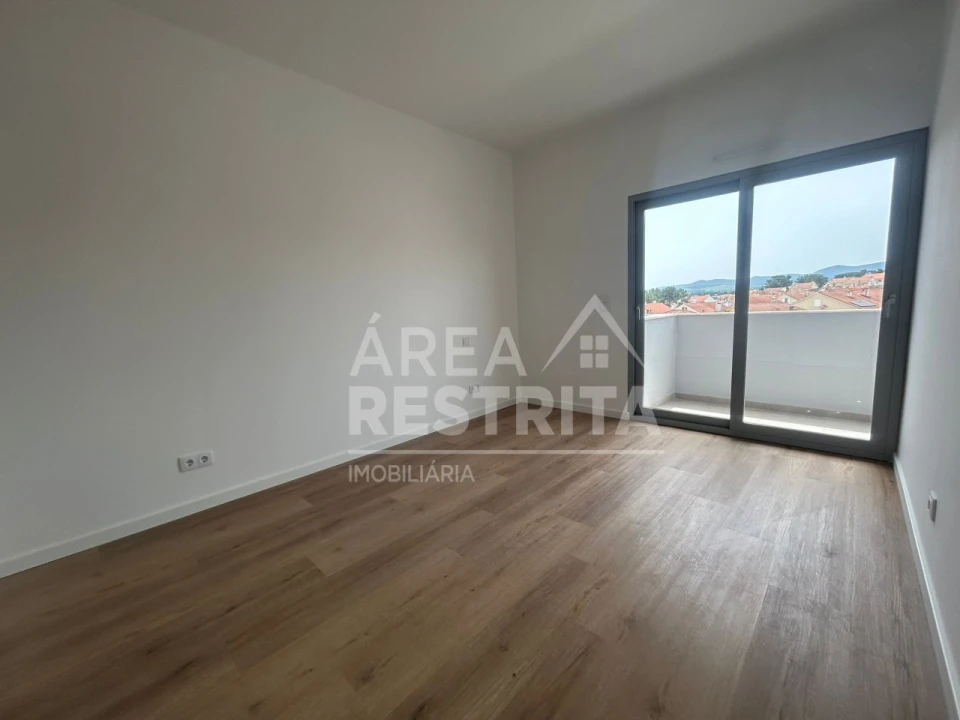 Apartamento T2 para Venda em Quinta do Conde Foto 11