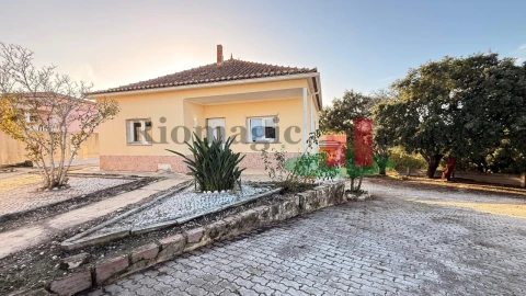 Moradia T3 para Venda em Asseiceira