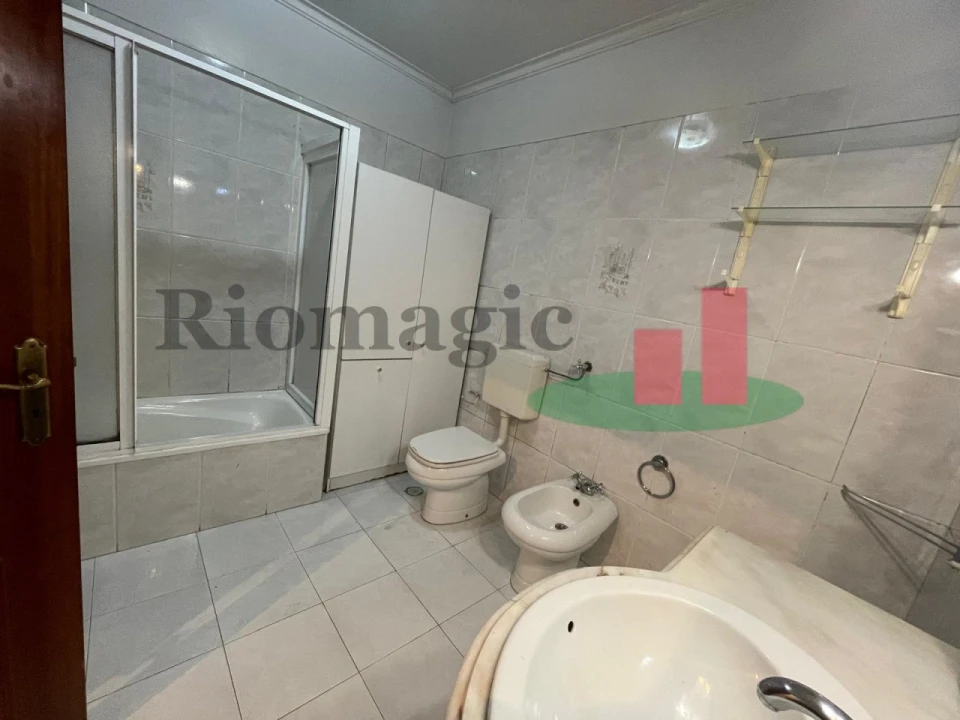 Apartamento T2 para Venda em Algueirão-Mem Martins Foto 14