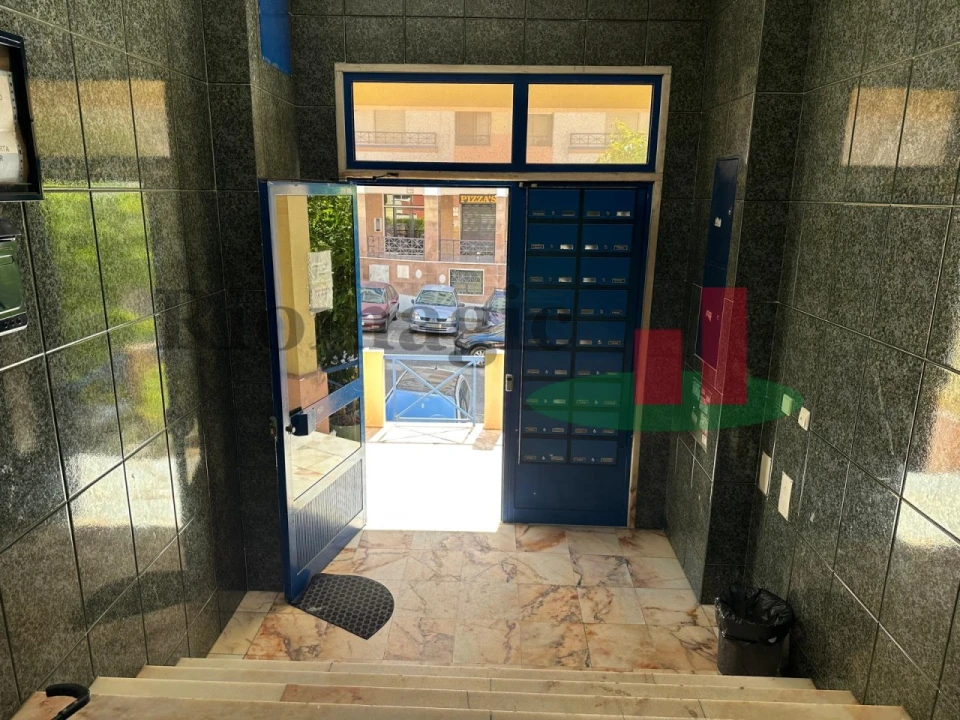 Apartamento T2 para Venda em Algueirão-Mem Martins Foto 17