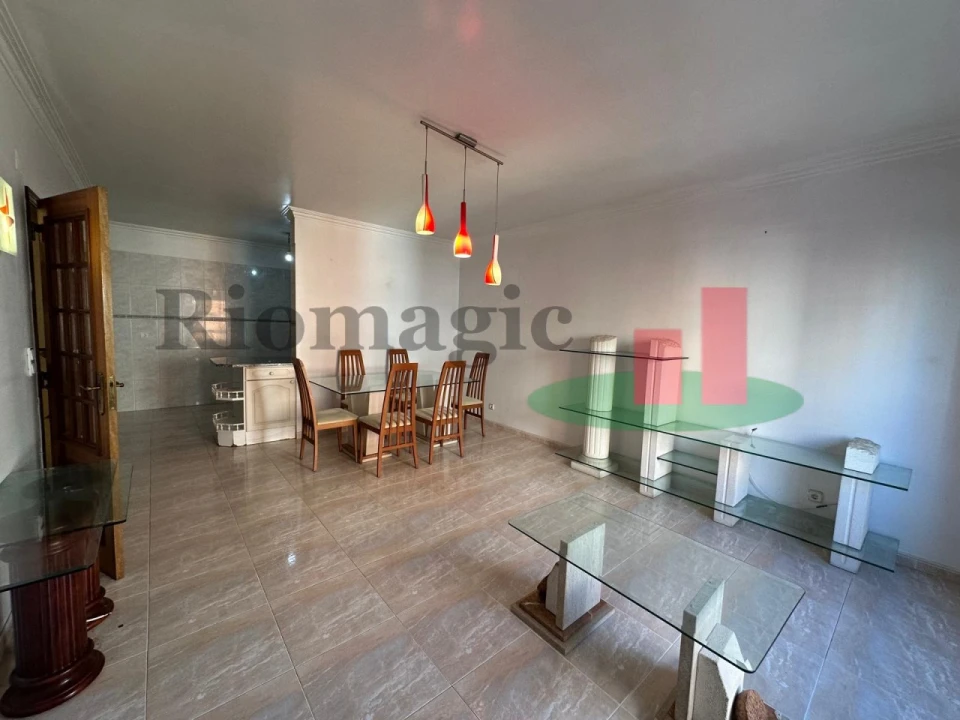 Apartamento T2 para Venda em Algueirão-Mem Martins Foto 3