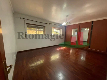 Apartamento T2 para Venda em Algueirão-Mem Martins