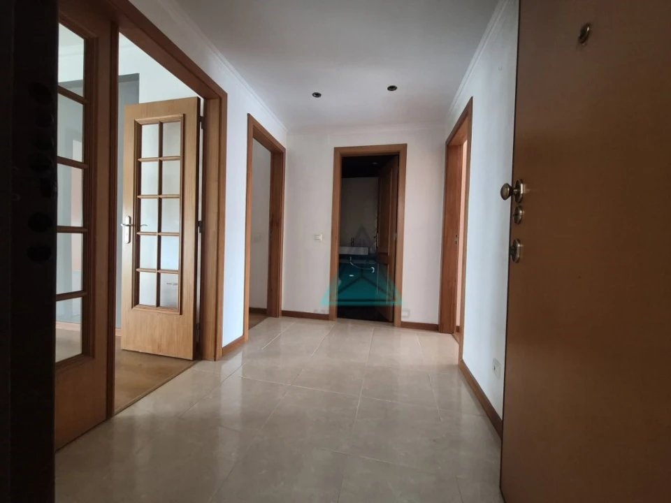 Apartamento T2 para Venda em Laranjeiro e Feijó Foto 1