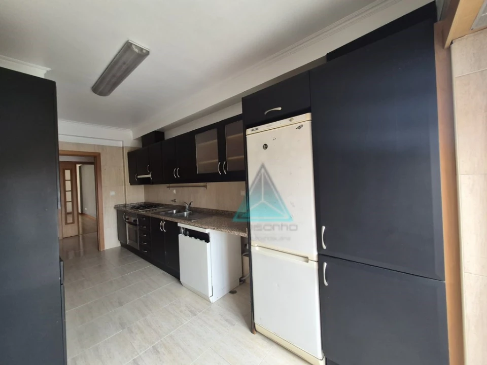Apartamento T2 para Venda em Laranjeiro e Feijó Foto 3