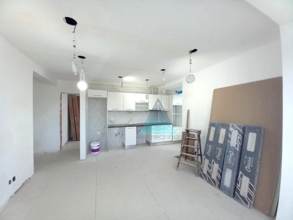 Apartamento T4 para Venda em Laranjeiro e Feijó Foto 1