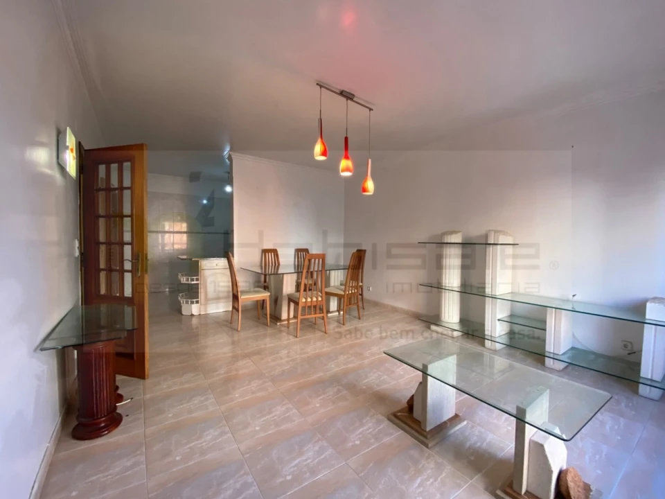 Apartamento T2 para Venda em Algueirão-Mem Martins Foto 1