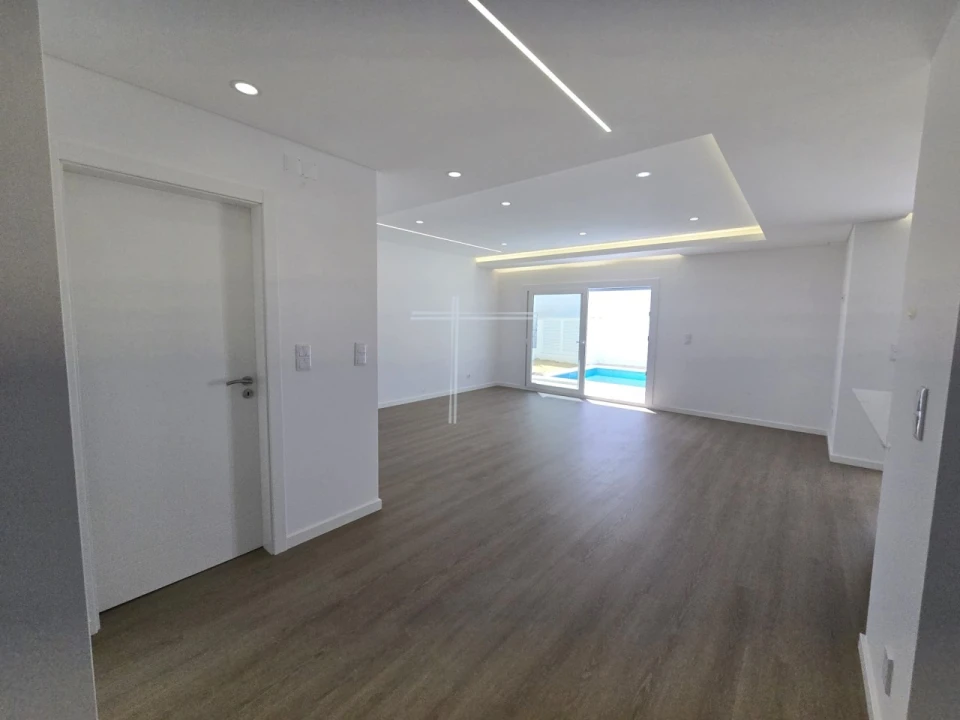 Moradia T4 para Venda em Charneca de Caparica e Sobreda Foto 6