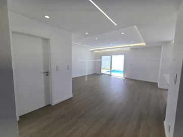 Moradia T4 para Venda em Charneca de Caparica e Sobreda