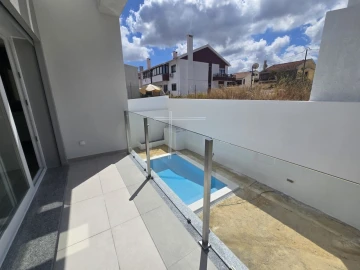 Moradia T4 para Venda em Charneca de Caparica e Sobreda