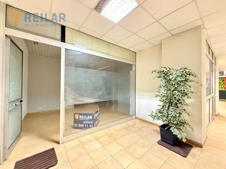 Loja para Venda em Póvoa de Santa Iria e Forte da Casa Foto 1