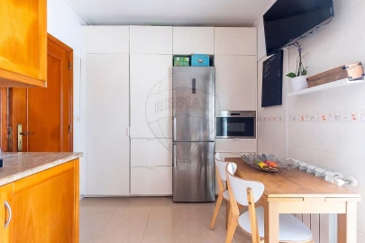 Apartamento T2 para Venda em A dos Cunhados e Maceira