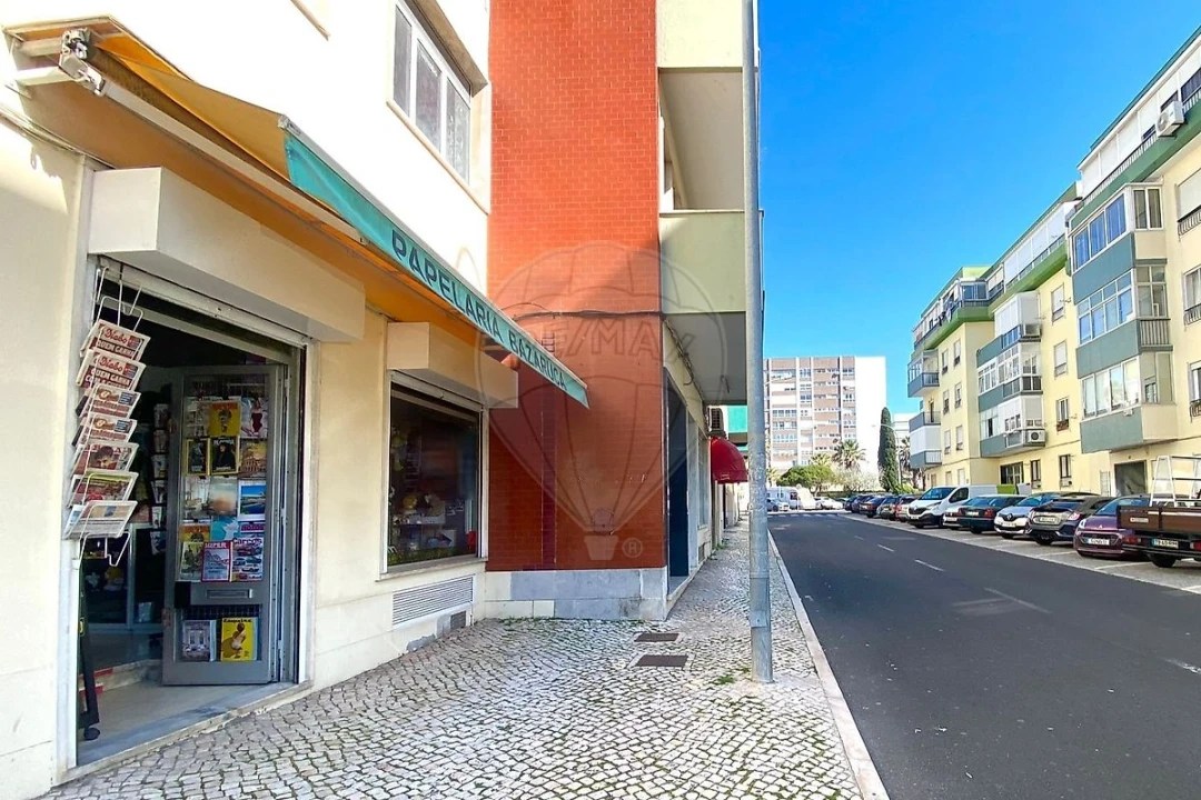 Negócio para Venda em Oeiras e São Julião da Barra, Paço de Arcos e Caxias Foto 1