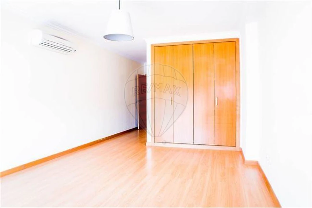Apartamento T2 para Arrendamento em Póvoa de Santa Iria e Forte da Casa Foto 9