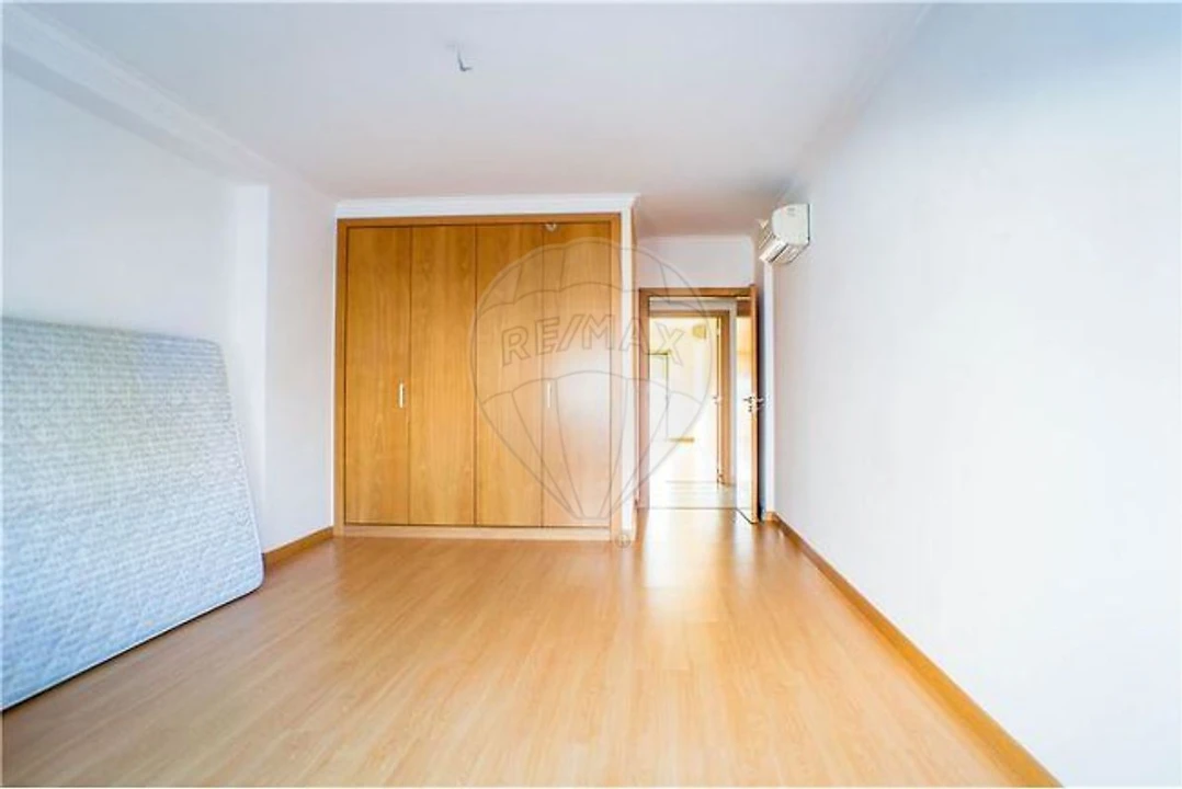 Apartamento T2 para Arrendamento em Póvoa de Santa Iria e Forte da Casa Foto 1