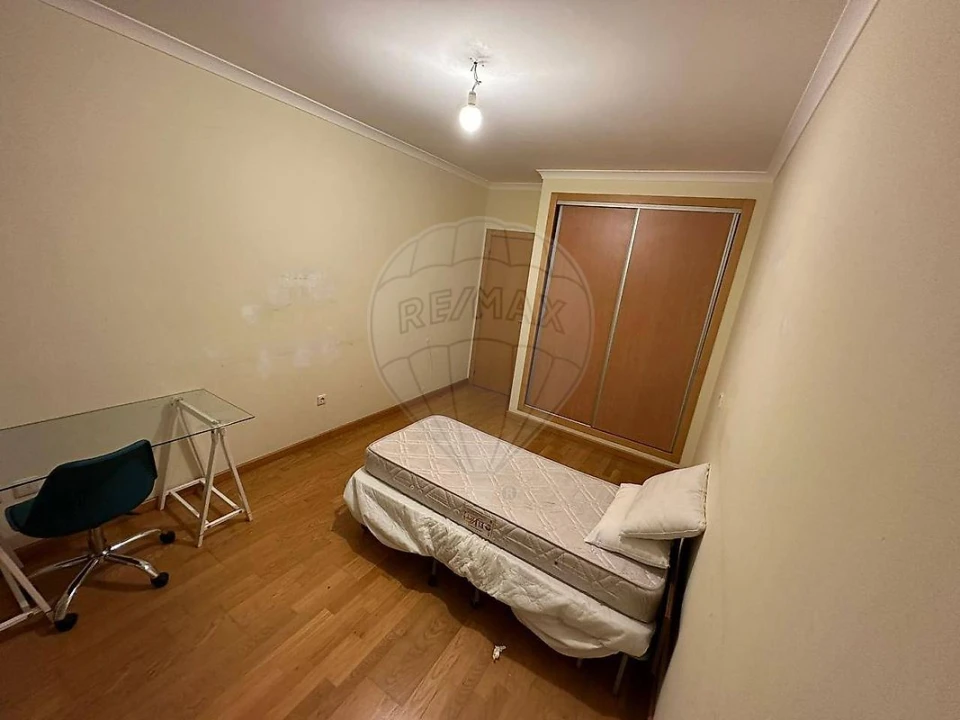 Apartamento T3 para Arrendamento em Granja do Ulmeiro Foto 5