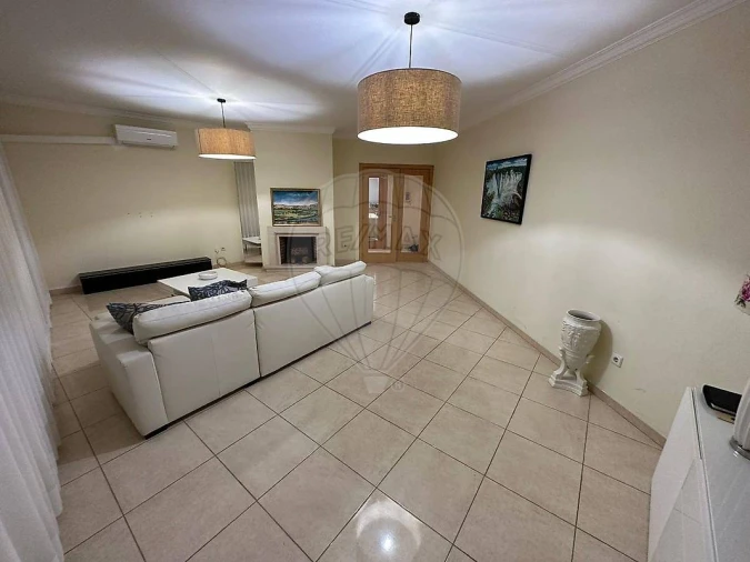 Apartamento T3 para Arrendamento em Granja do Ulmeiro Foto 3