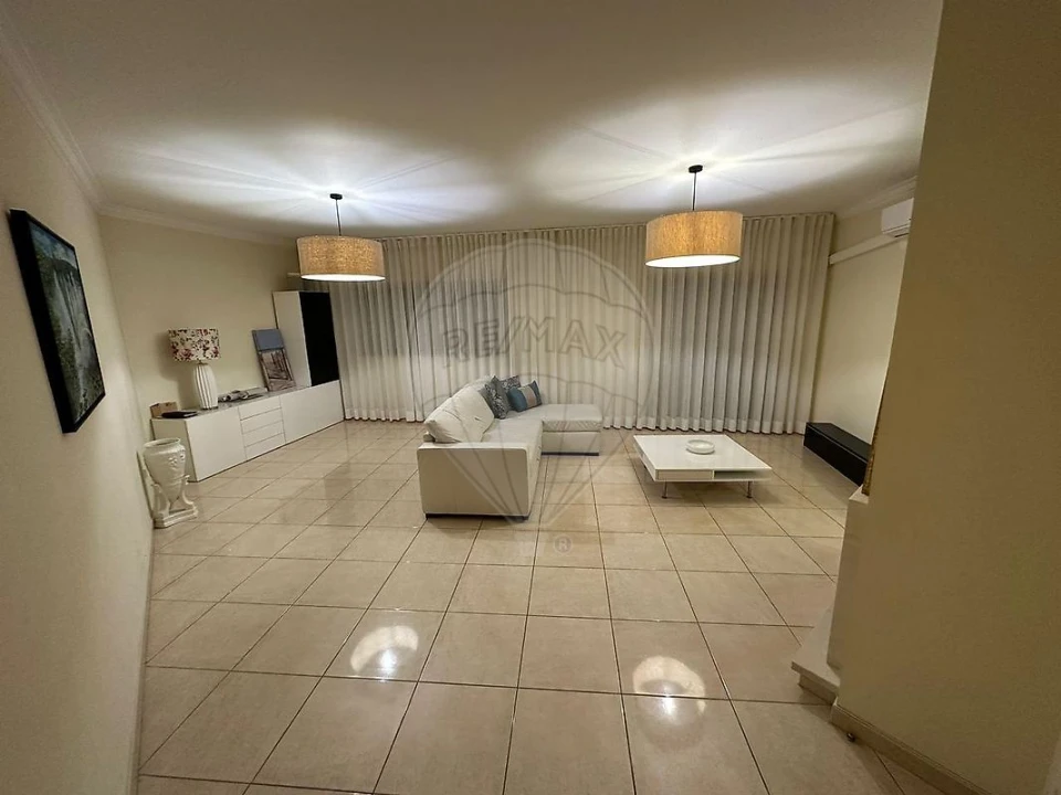 Apartamento T3 para Arrendamento em Granja do Ulmeiro Foto 2