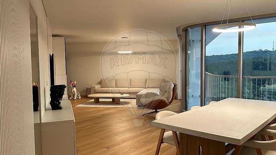 Apartamento T2 para Arrendamento em Campolide