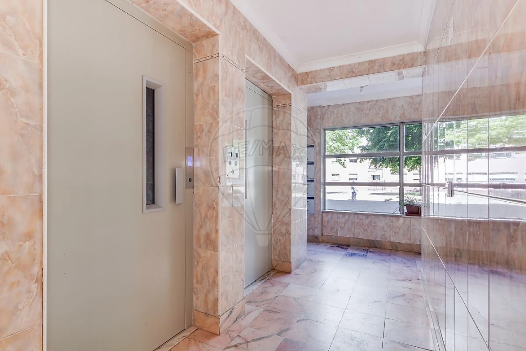 Apartamento T2 para Venda em Casal de Cambra Foto 22
