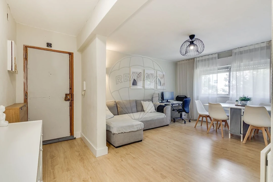 Apartamento T2 para Venda em Casal de Cambra Foto 2