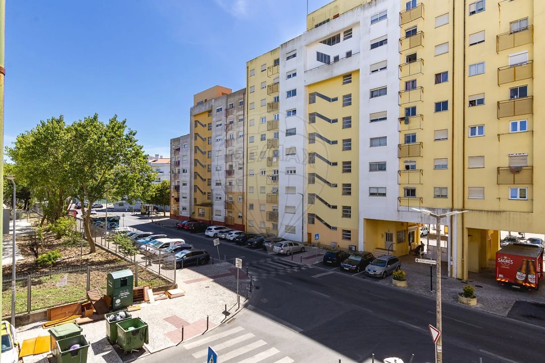Apartamento T2 para Venda em Casal de Cambra Foto 24