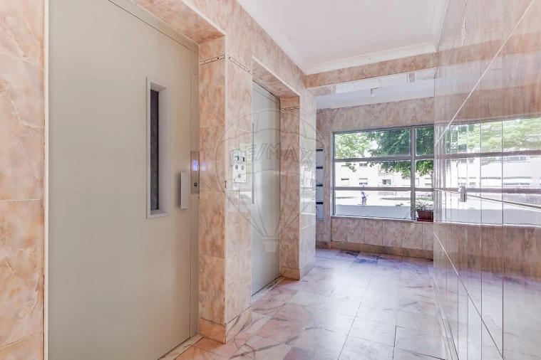 Apartamento T2 para Venda em Casal de Cambra Foto 22