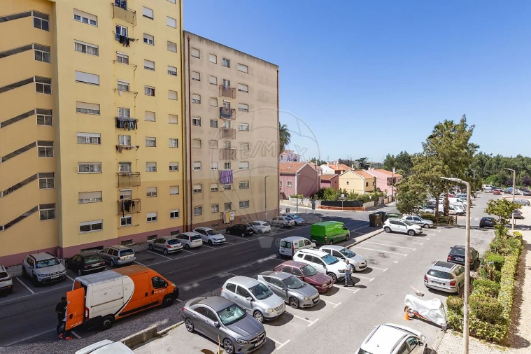Apartamento T2 para Venda em Casal de Cambra Foto 25