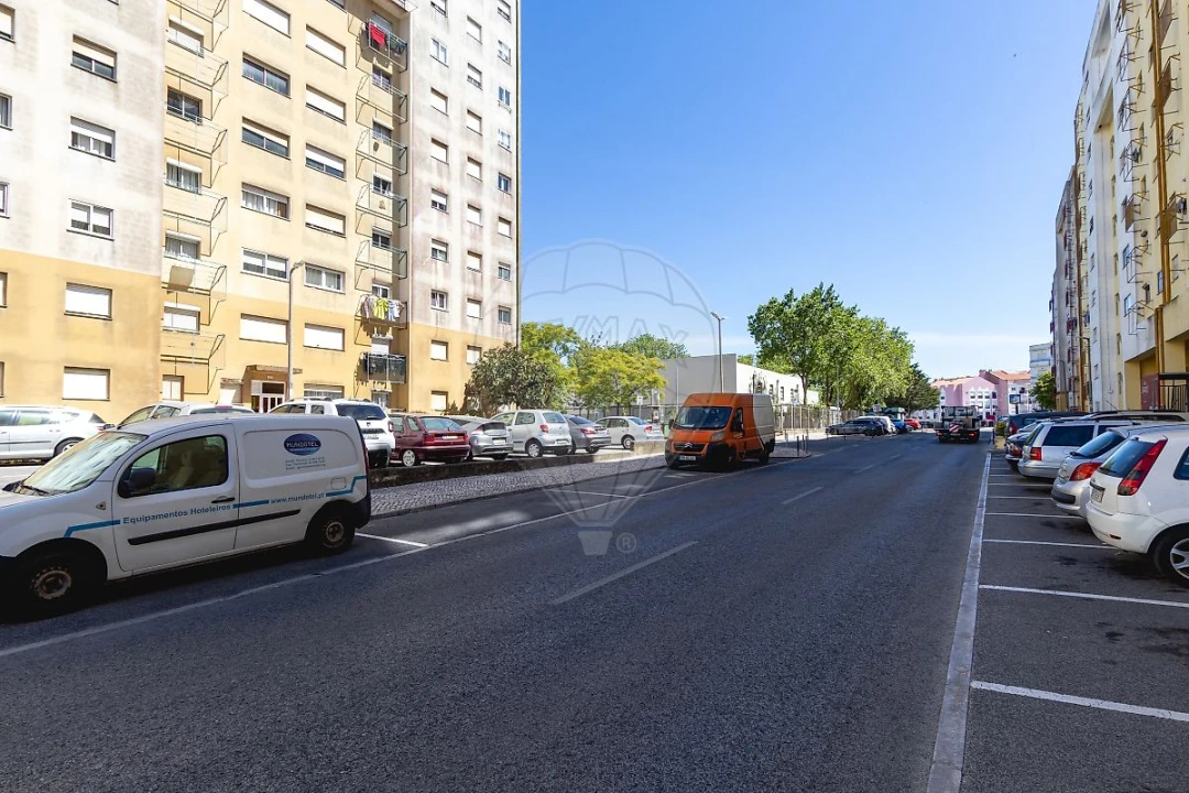 Apartamento T2 para Venda em Casal de Cambra Foto 26